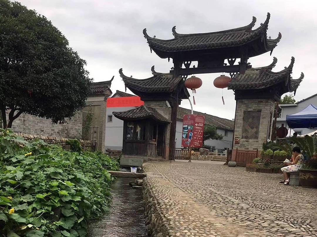女管家逃脱记